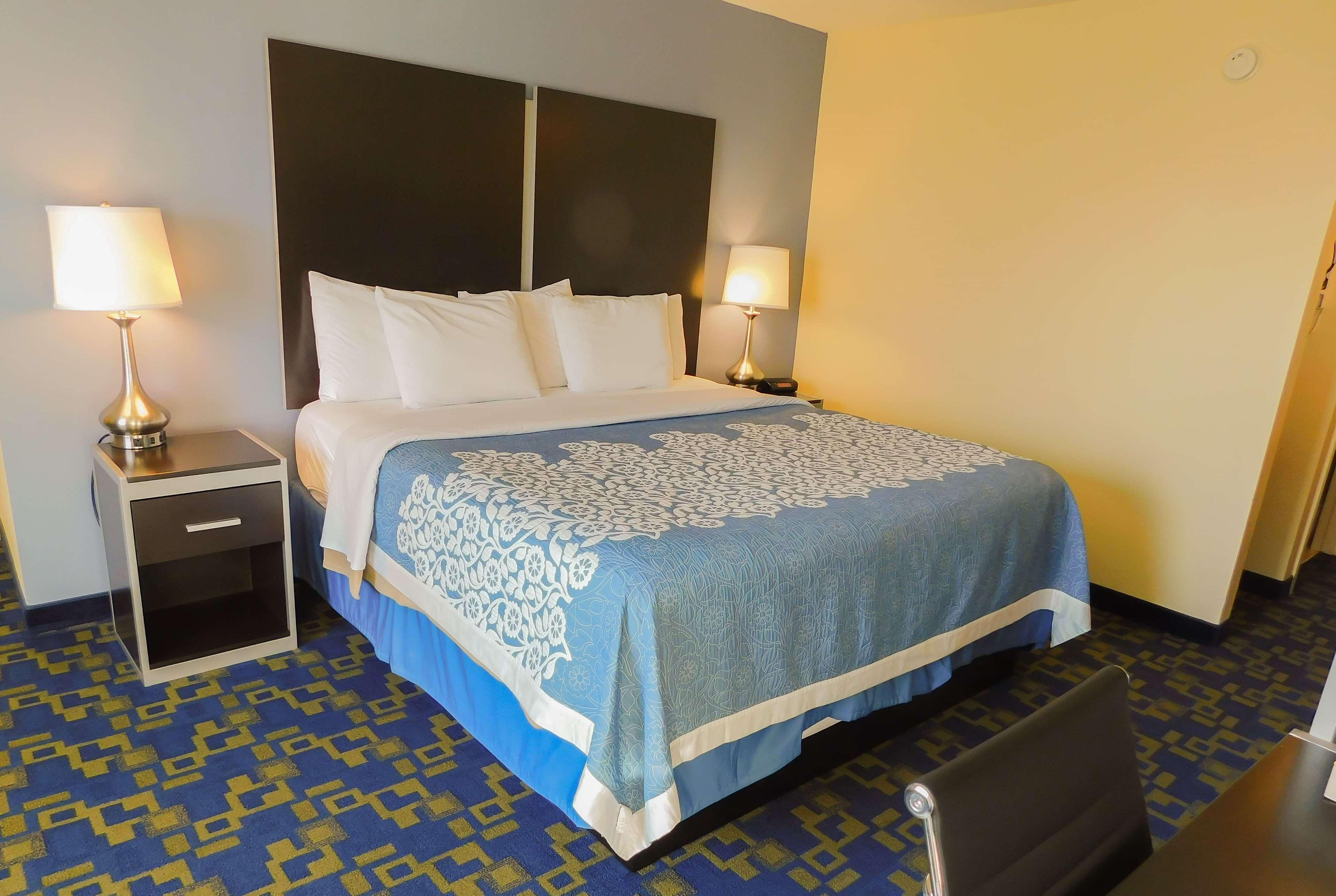 Days Inn & Suites By Wyndham Pocahontas Экстерьер фото