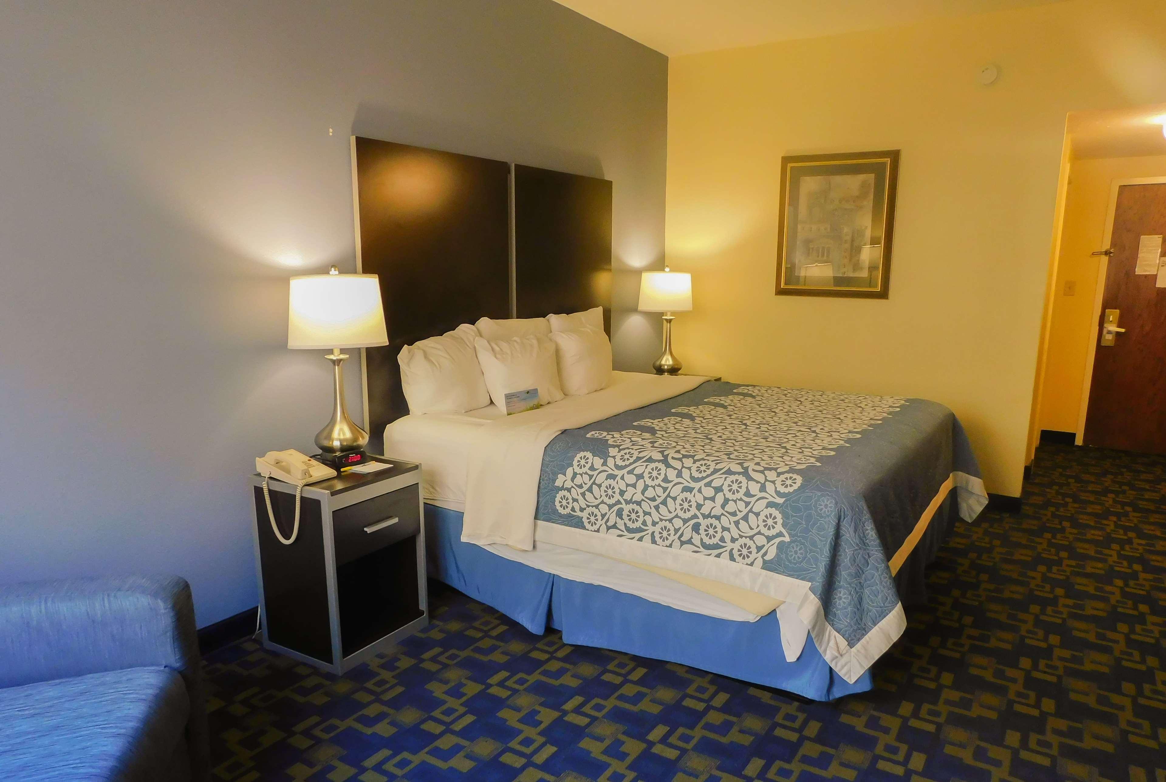 Days Inn & Suites By Wyndham Pocahontas Экстерьер фото