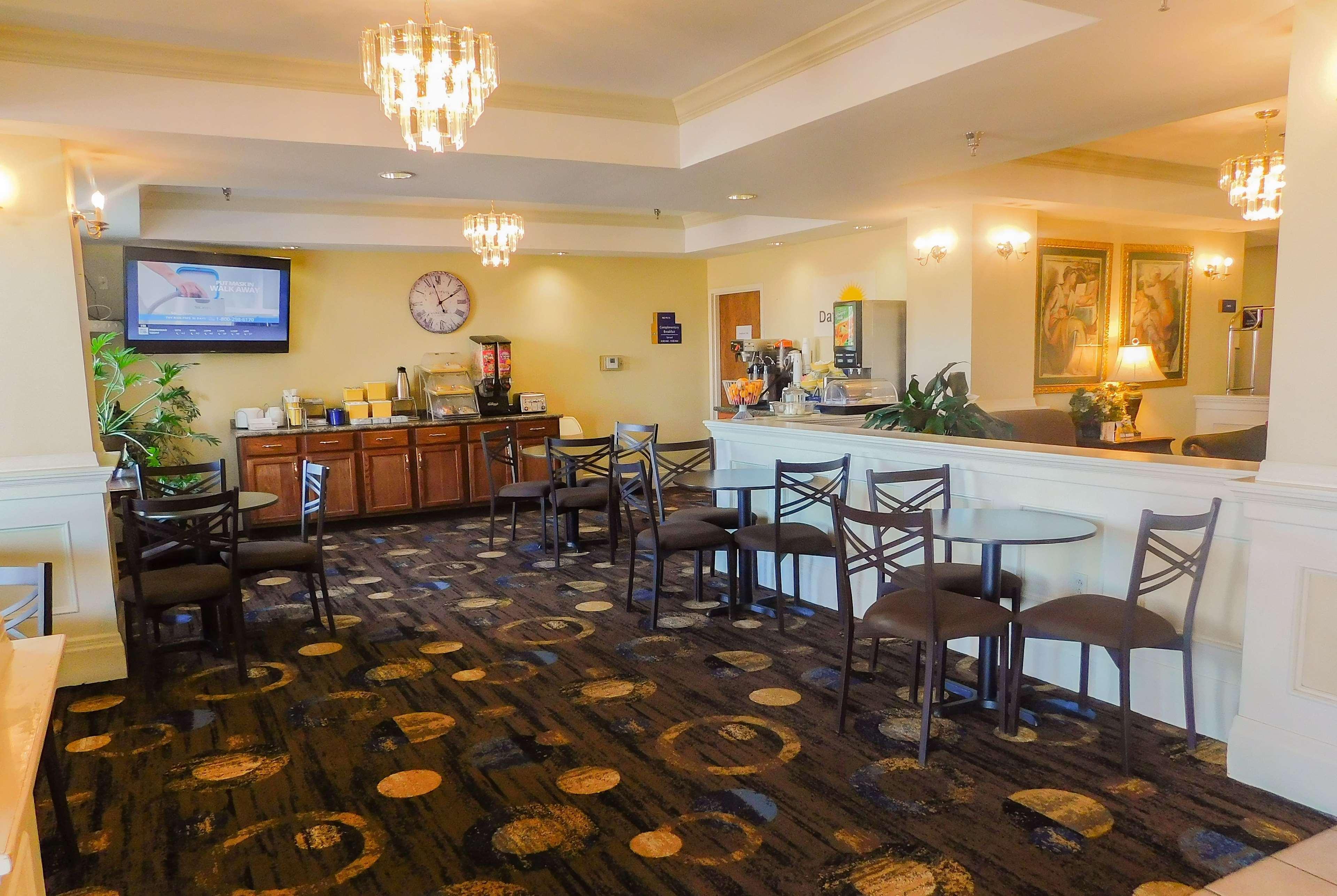Days Inn & Suites By Wyndham Pocahontas Экстерьер фото