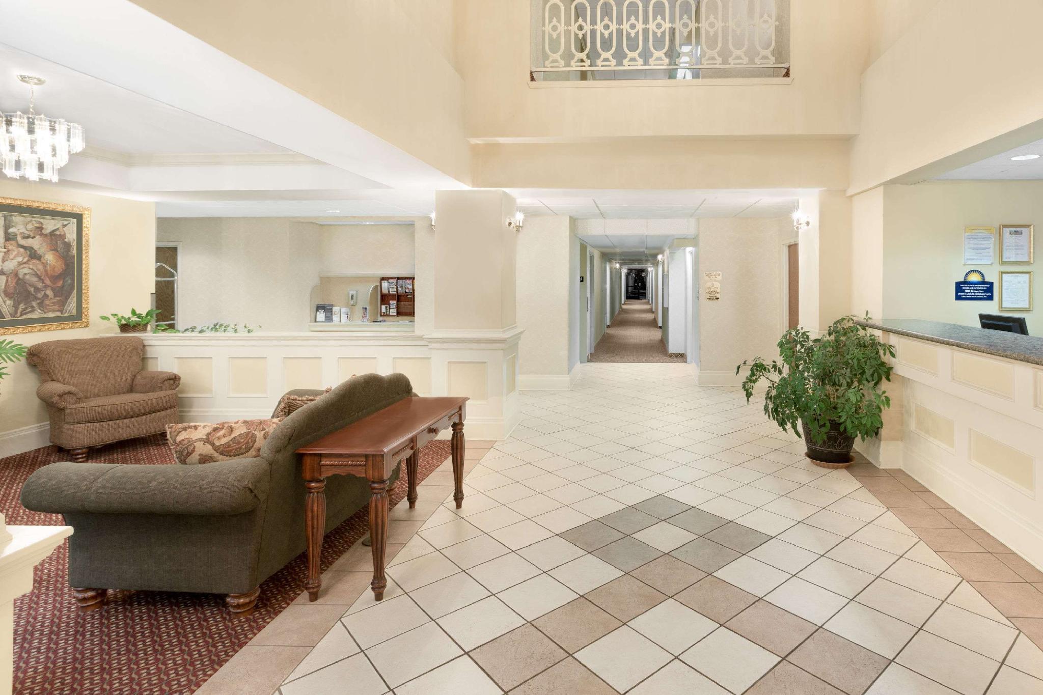 Days Inn & Suites By Wyndham Pocahontas Экстерьер фото