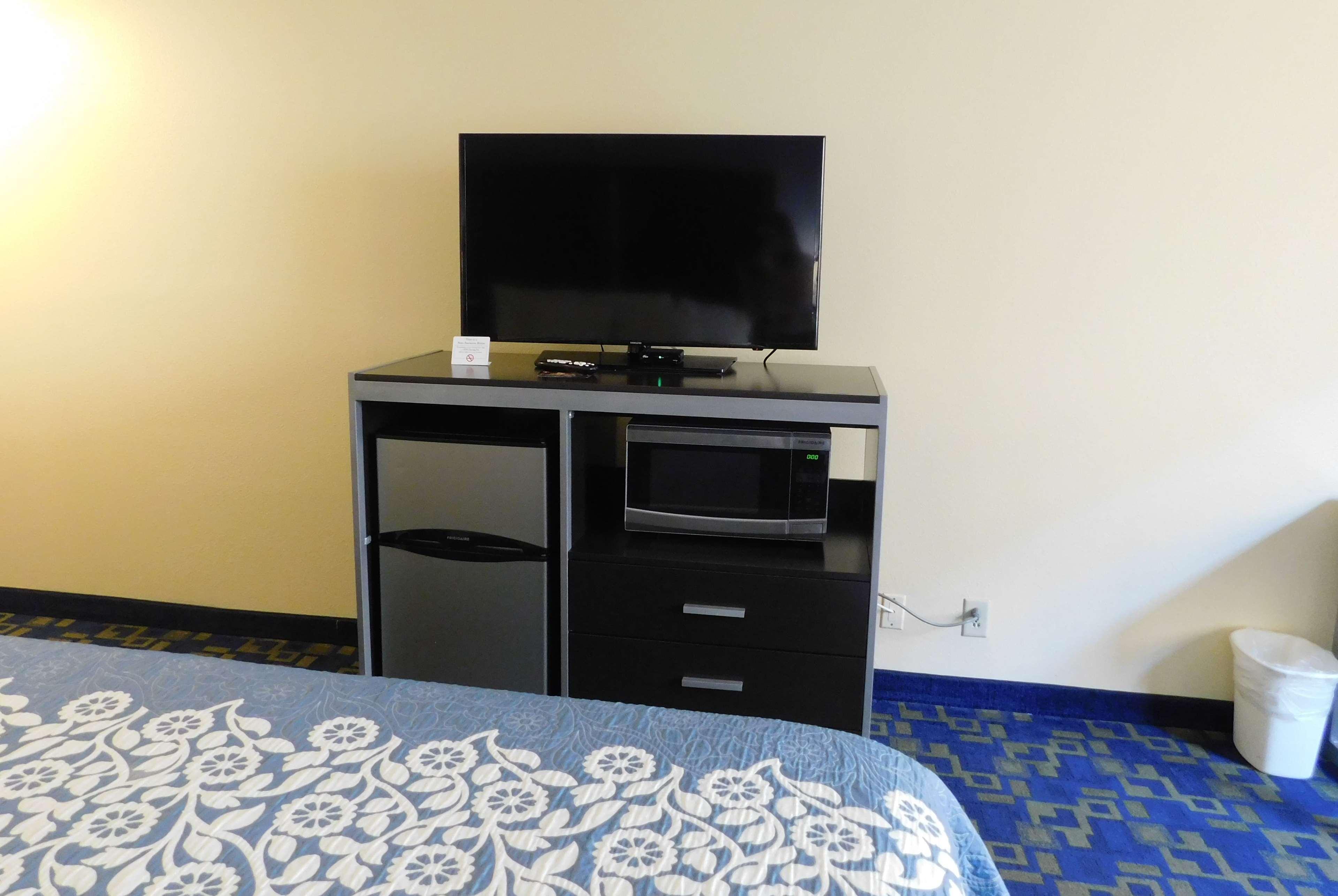 Days Inn & Suites By Wyndham Pocahontas Экстерьер фото