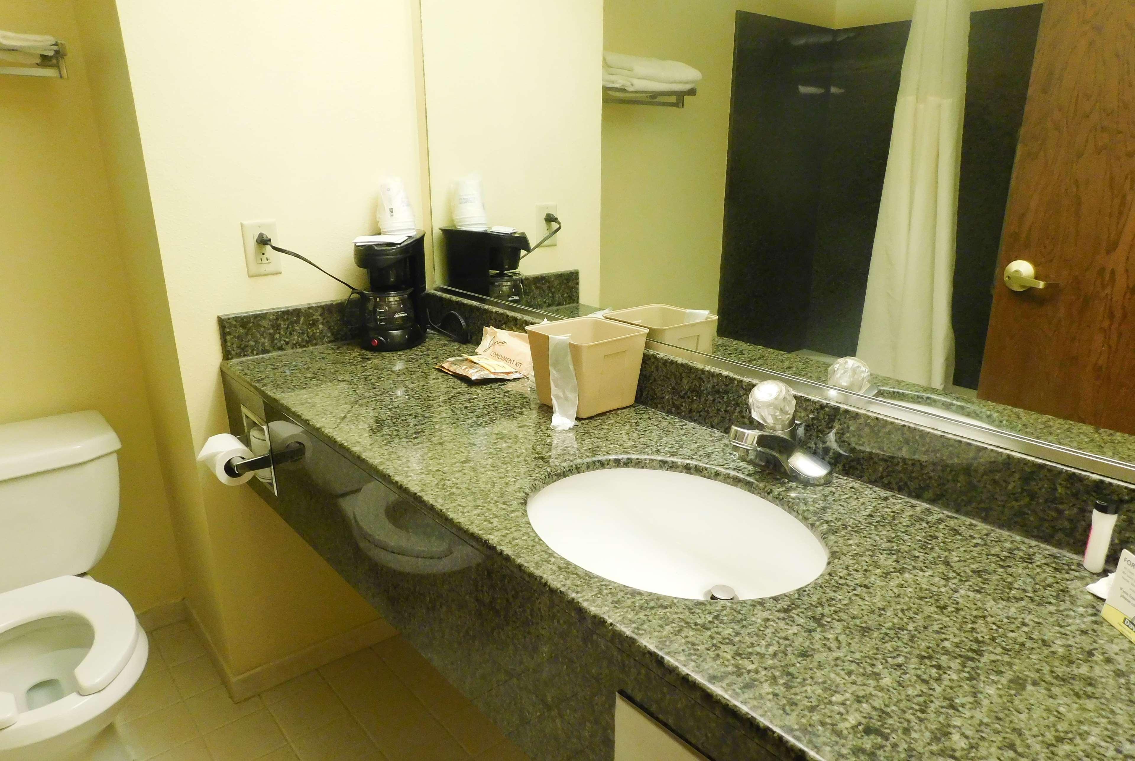Days Inn & Suites By Wyndham Pocahontas Экстерьер фото