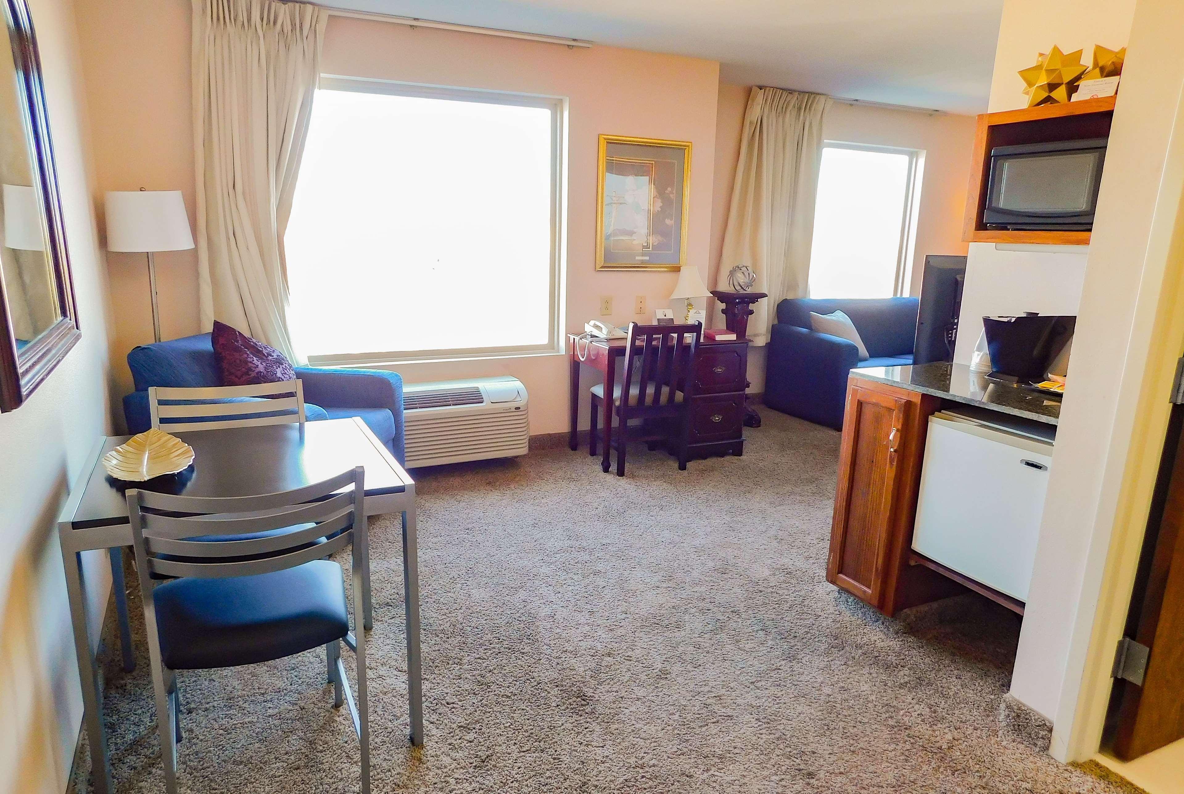 Days Inn & Suites By Wyndham Pocahontas Экстерьер фото