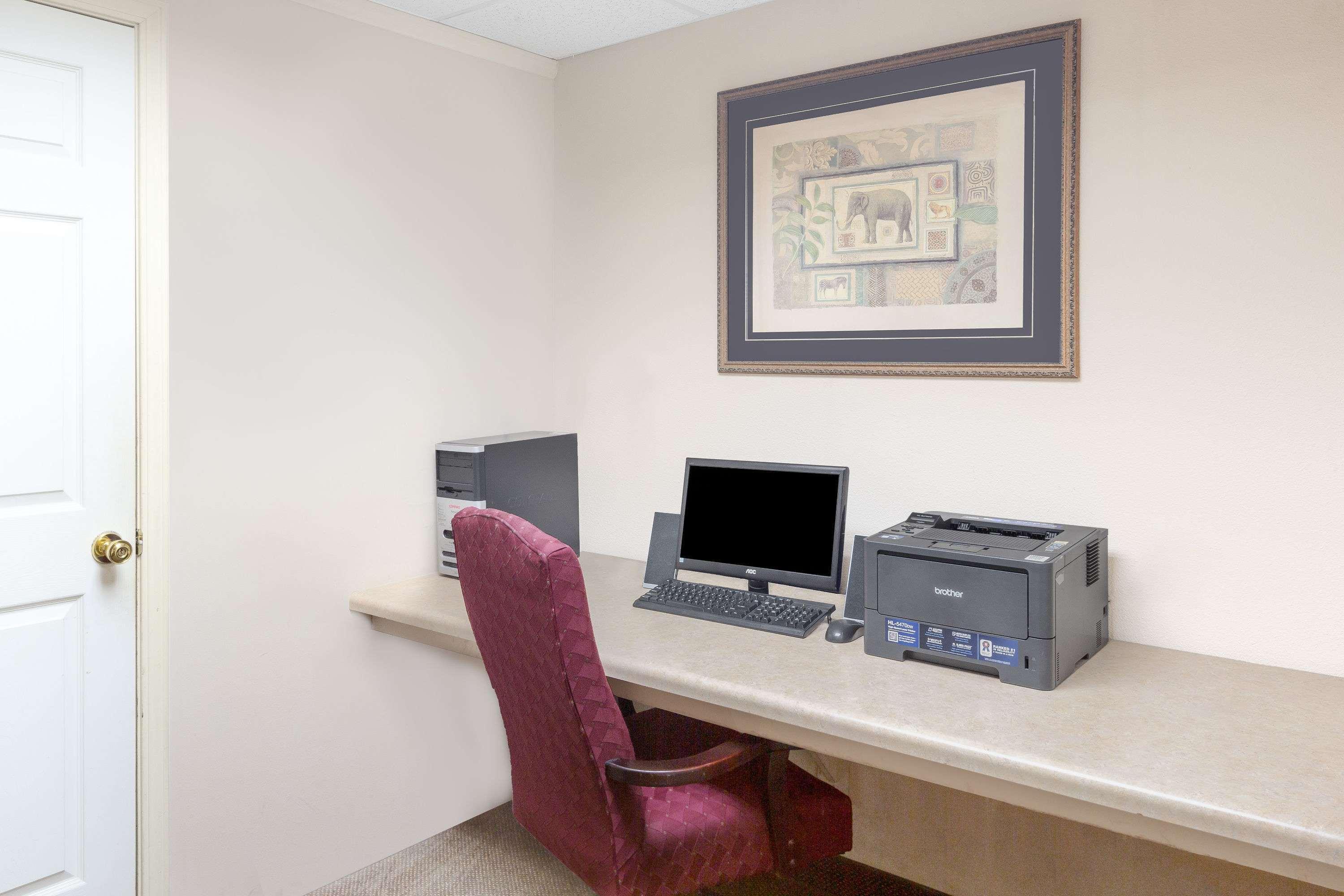 Days Inn & Suites By Wyndham Pocahontas Экстерьер фото