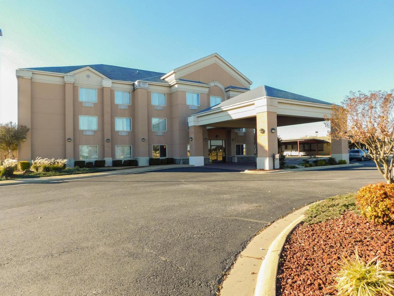 Days Inn & Suites By Wyndham Pocahontas Экстерьер фото