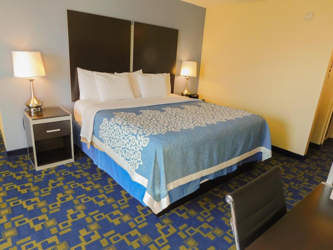 Days Inn & Suites By Wyndham Pocahontas Экстерьер фото