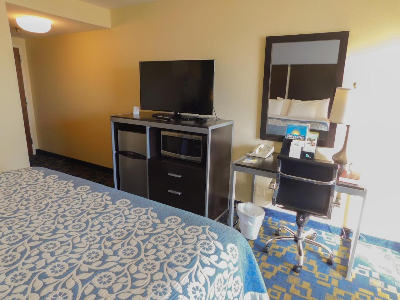 Days Inn & Suites By Wyndham Pocahontas Экстерьер фото