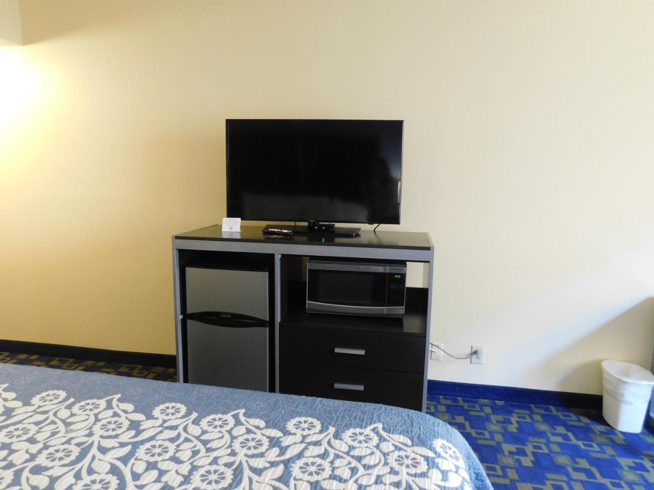 Days Inn & Suites By Wyndham Pocahontas Экстерьер фото